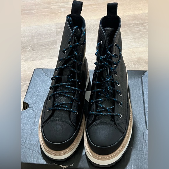 Converse - Picture 3 of 4